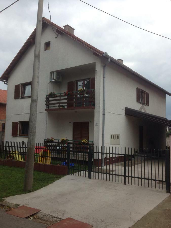 Apartmani Marin Vukovar Ngoại thất bức ảnh