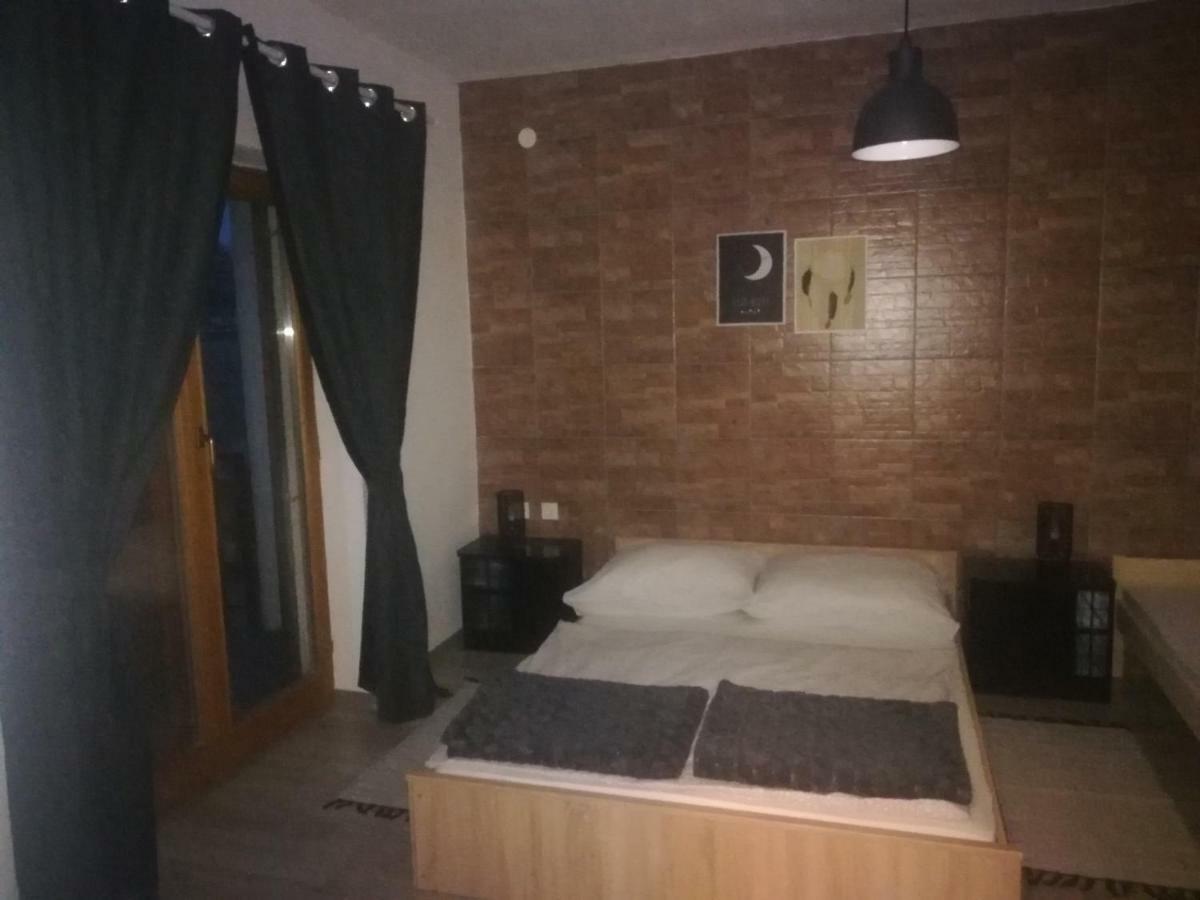 Apartmani Marin Vukovar Ngoại thất bức ảnh