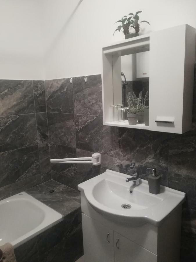Apartmani Marin Vukovar Ngoại thất bức ảnh